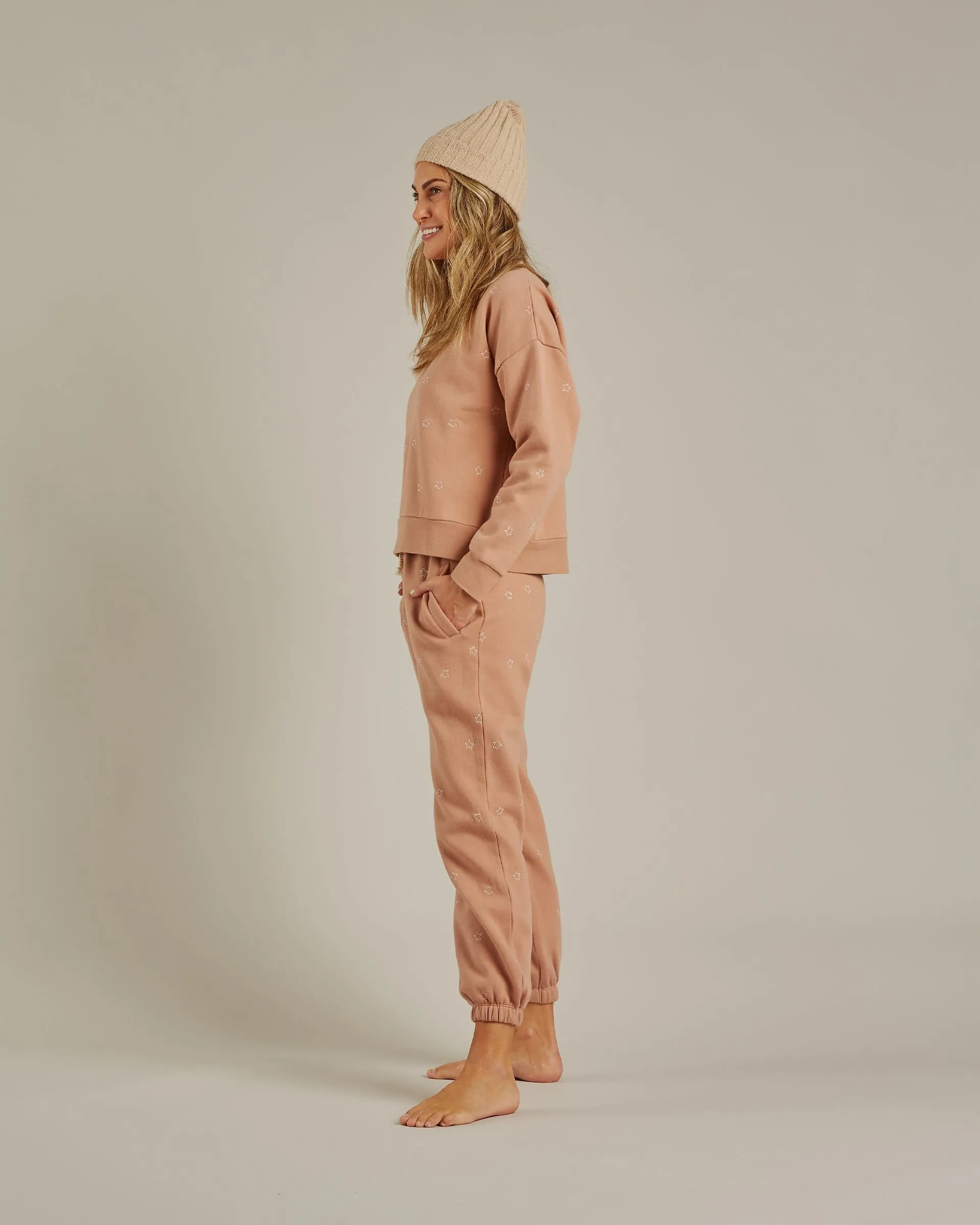 Rylee   Cru Women's Jogger Pants - Dusty Rose Stars